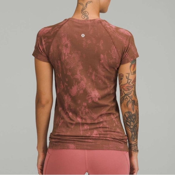 Lululemon Swiftly Tech Short Sleeve Shirt 2.0
Roasted Brown / Brier Rose - Picture 6 of 8